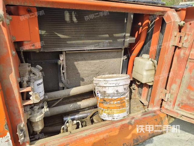 散熱器正面(大件艙室) 散熱器正面(大件艙室)