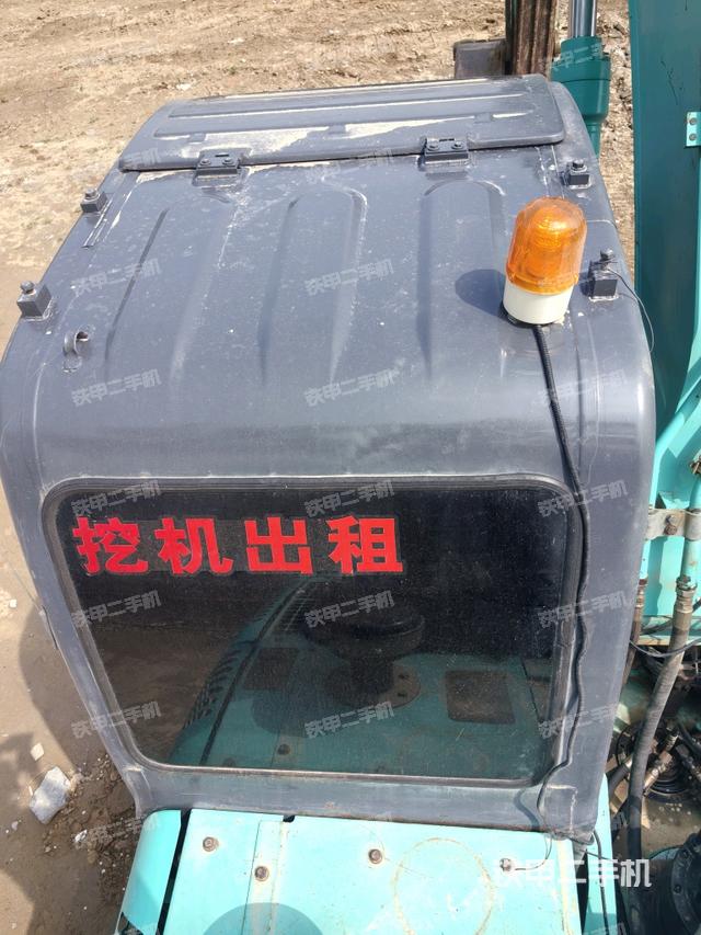 駕駛室頂部(整機外觀) 駕駛室頂部(整機外觀)
