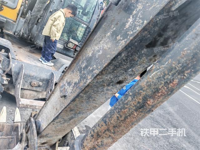 小臂整體右前(工作和回轉(zhuǎn)裝置) 小臂整體右前(工作和回轉(zhuǎn)裝置)