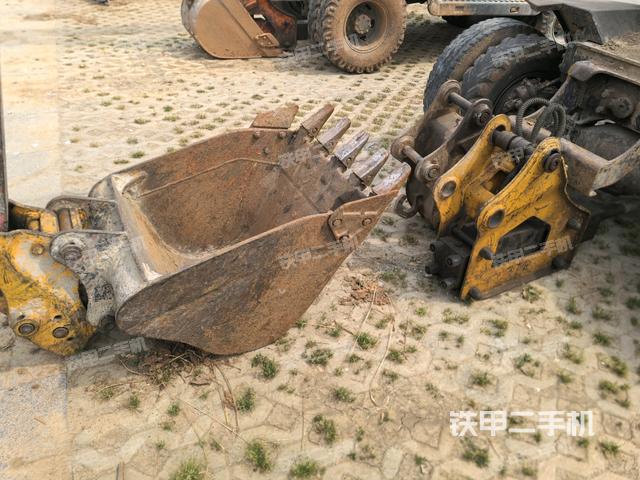 鏟斗45度(工作和回轉(zhuǎn)裝置) 鏟斗45度(工作和回轉(zhuǎn)裝置)