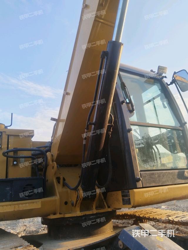 大臂根部?斜（工作和回轉(zhuǎn)裝置）