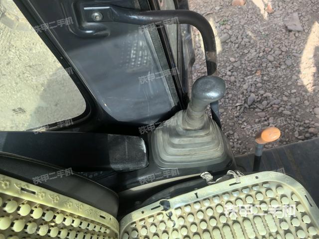 座椅右側(cè)控制臺(tái)/鑰匙門/油門/含右手柄（駕駛室部分）