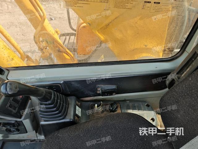 座椅右側(cè)控制臺/鑰匙門/油門/含右手柄(駕駛室部分) 座椅右側(cè)控制臺/鑰匙門/油門/含右手柄(駕駛室部分)