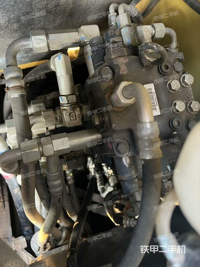 回轉(zhuǎn)馬達和主控閥（整機外觀）