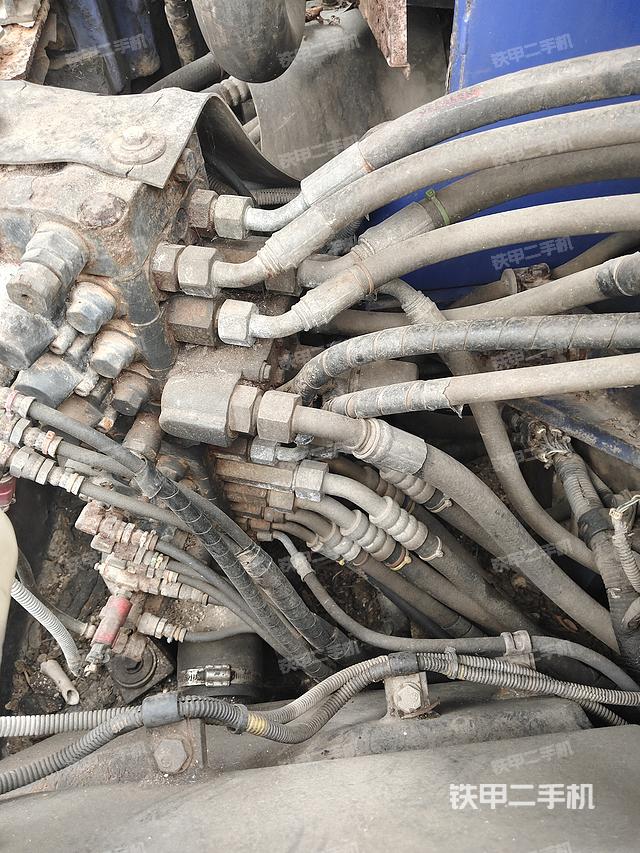 液壓泵艙室正面整體(整機(jī)外觀) 液壓泵艙室正面整體(整機(jī)外觀)