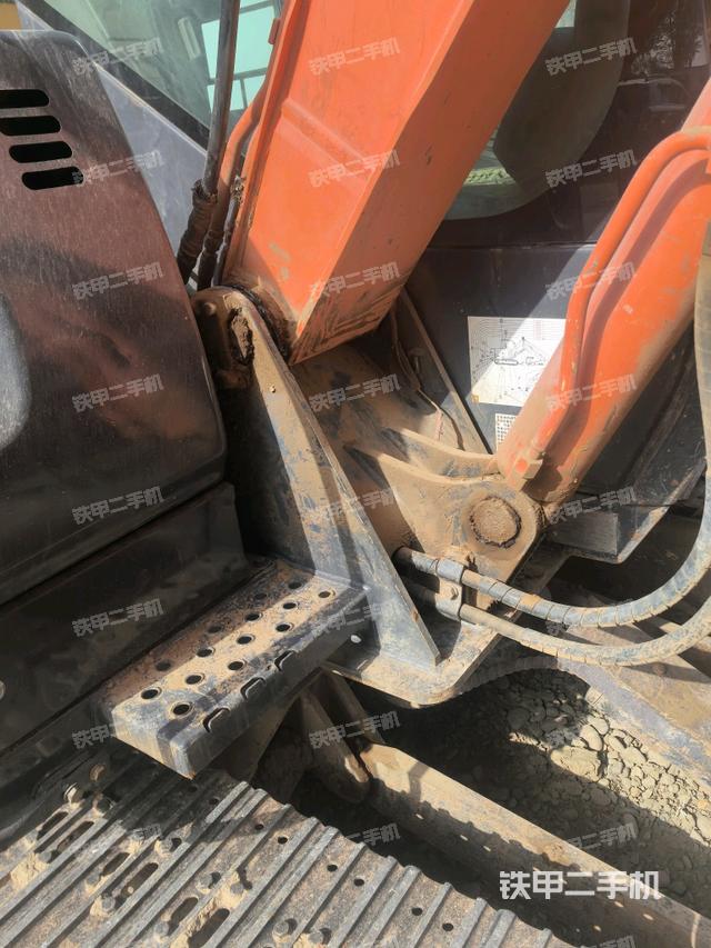 大臂根部?斜（工作和回轉(zhuǎn)裝置）