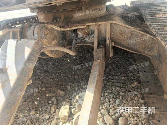 轉(zhuǎn)盤和下車架正前（工作和回轉(zhuǎn)裝置）