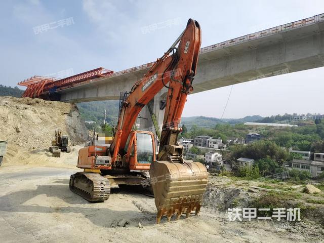 右前45(整機(jī)外觀) 右前45(整機(jī)外觀)