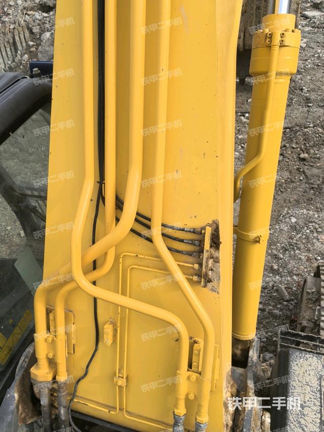 大臂背部俯視(工作和回轉(zhuǎn)裝置) 大臂背部俯視(工作和回轉(zhuǎn)裝置)