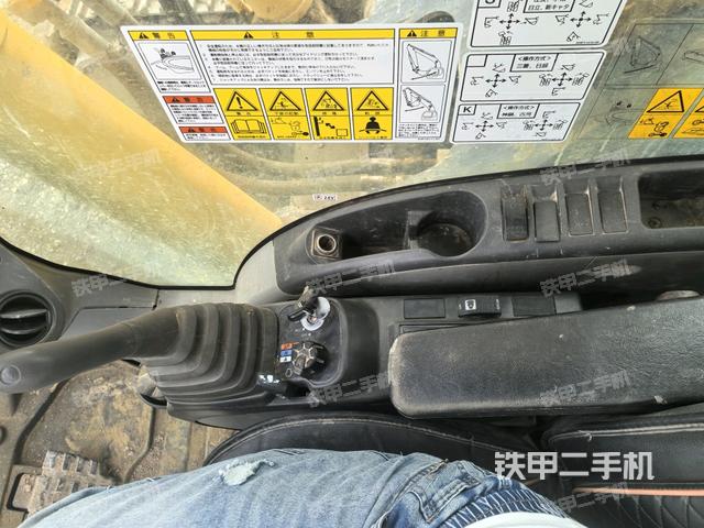 座椅右側(cè)控制臺(tái)/鑰匙門(mén)/油門(mén)/含右手柄(駕駛室部分) 座椅右側(cè)控制臺(tái)/鑰匙門(mén)/油門(mén)/含右手柄(駕駛室部分)