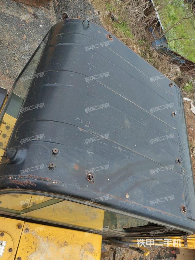 駕駛室頂部（整機外觀）