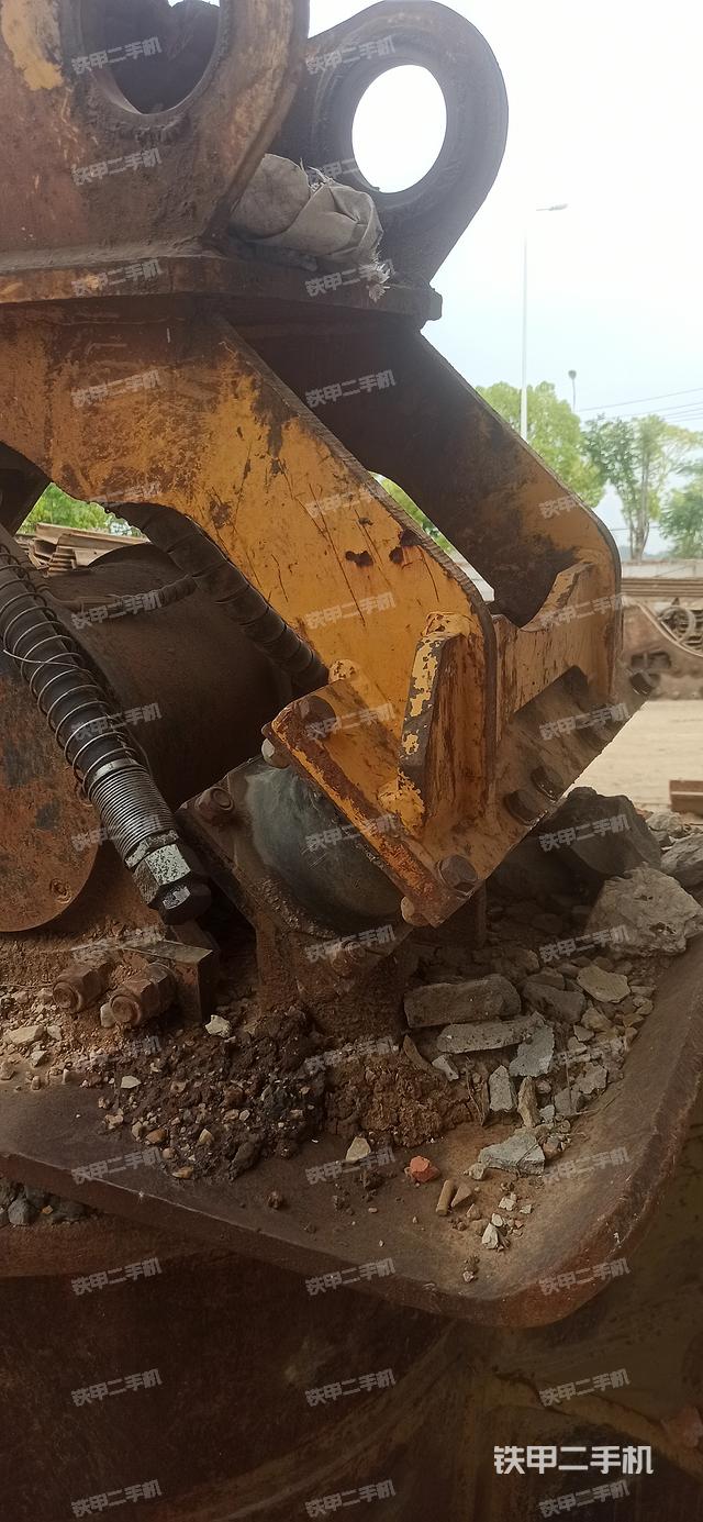 駕駛室操作臺(tái)（設(shè)備外觀及核心部件）