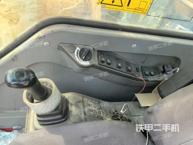 座椅右側控制臺/鑰匙門/油門/含右手柄（駕駛室部分）