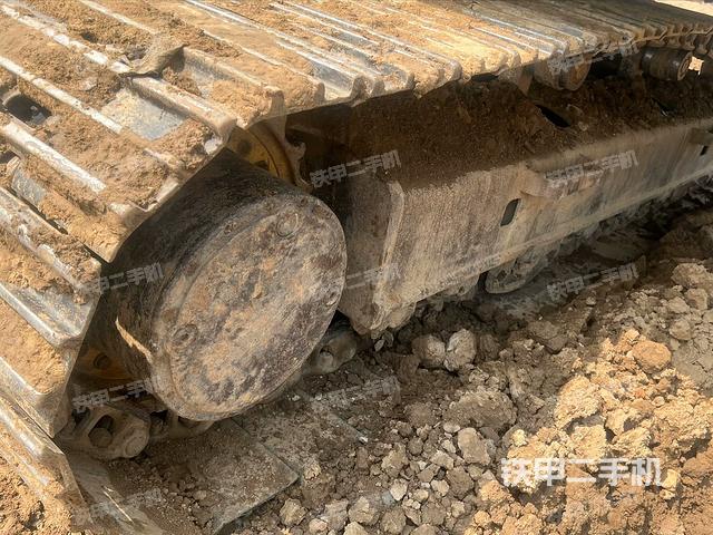 單側(cè)履帶整體(整機外觀) 單側(cè)履帶整體(整機外觀)