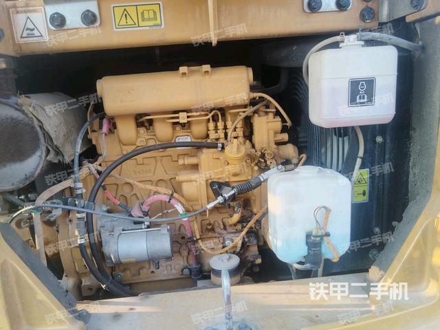 發(fā)動(dòng)機(jī)室（上車(chē)部件）