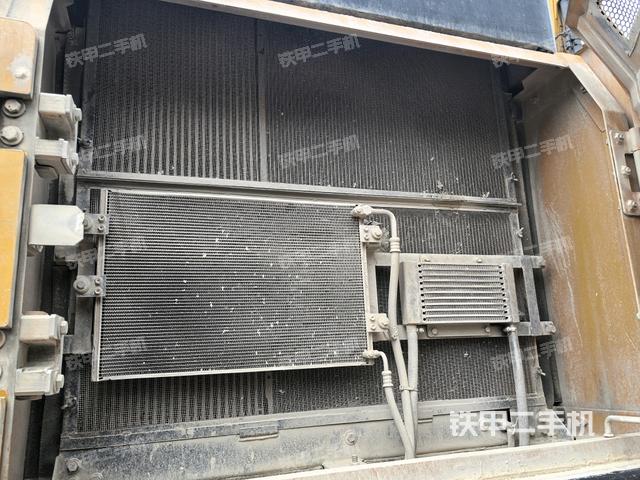 散熱器正面(大件艙室) 散熱器正面(大件艙室)