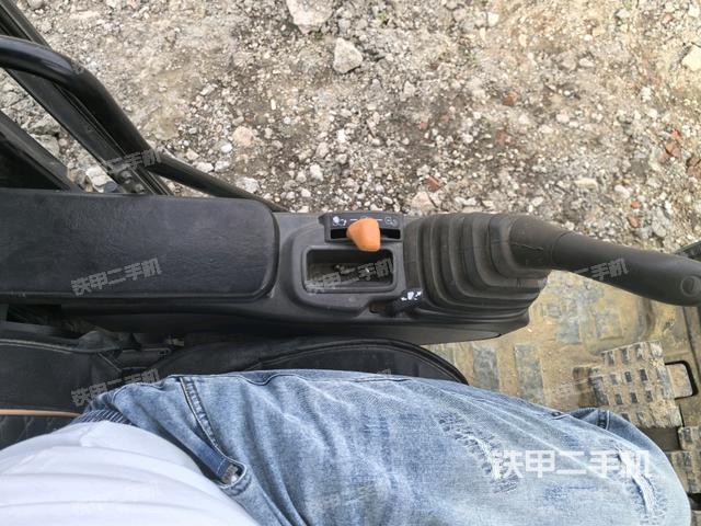 座椅左側(cè)控制臺(tái)/音響/含左手柄(駕駛室部分) 座椅左側(cè)控制臺(tái)/音響/含左手柄(駕駛室部分)