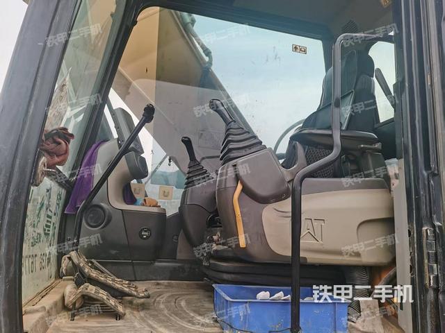 駕駛室整體(整機外觀) 駕駛室整體(整機外觀)