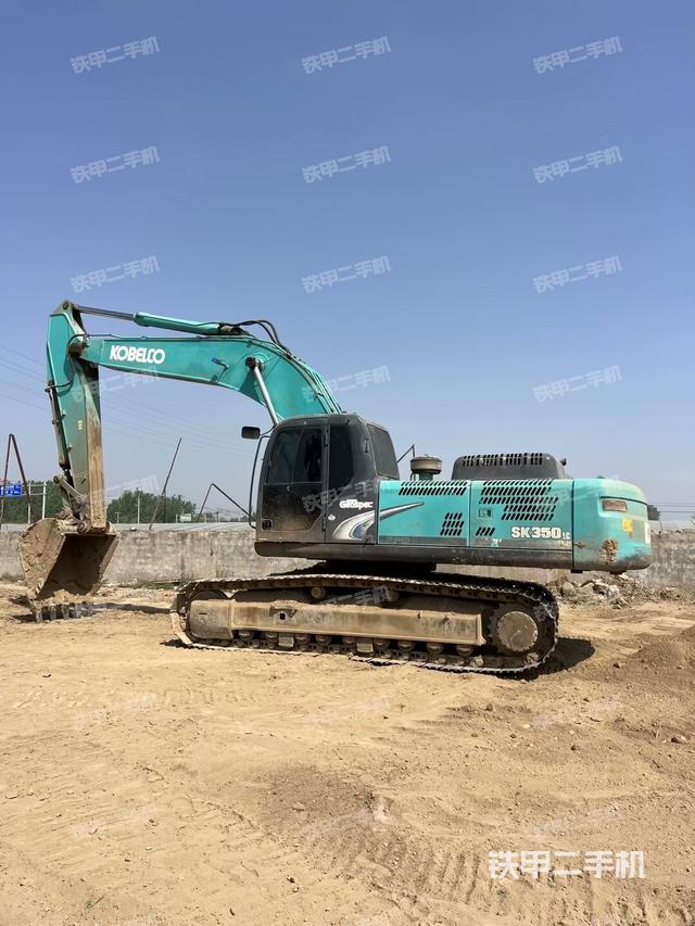 駕駛室頂部（整機外觀）