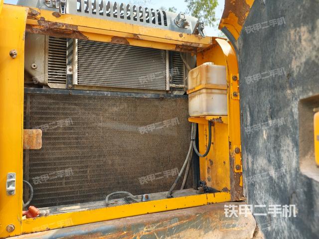 散熱器正面(大件艙室) 散熱器正面(大件艙室)
