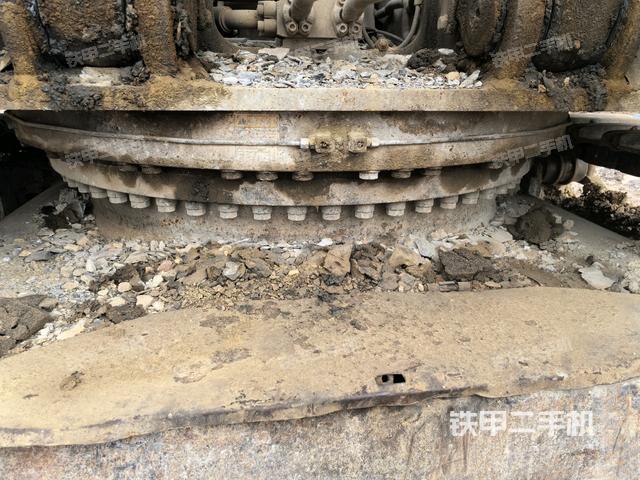 大臂根部?斜視(工作和回轉(zhuǎn)裝置) 大臂根部?斜視(工作和回轉(zhuǎn)裝置)