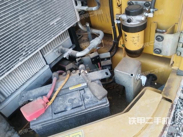 電瓶（大件艙室）