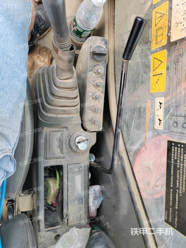 座椅左側(cè)控制臺/音響/含左手柄（駕駛室部分）