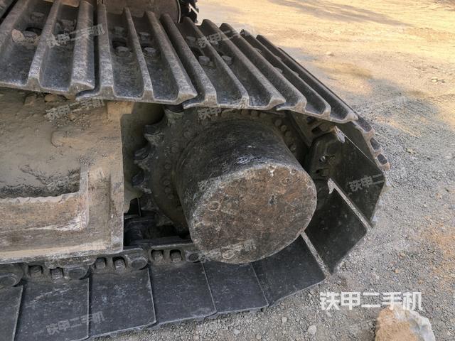 右驅(qū)動輪（行走機構(gòu)）