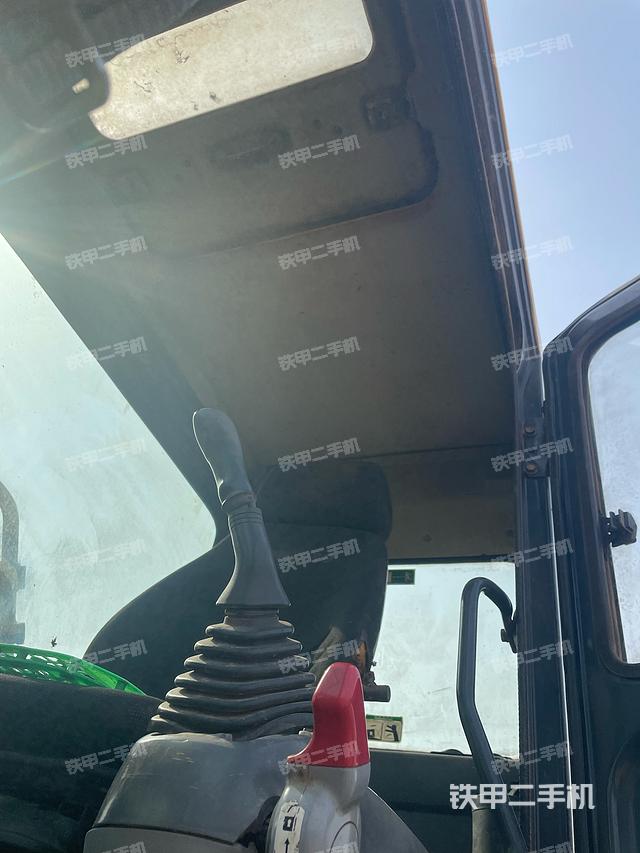 駕駛室頂部（整機(jī)外觀）