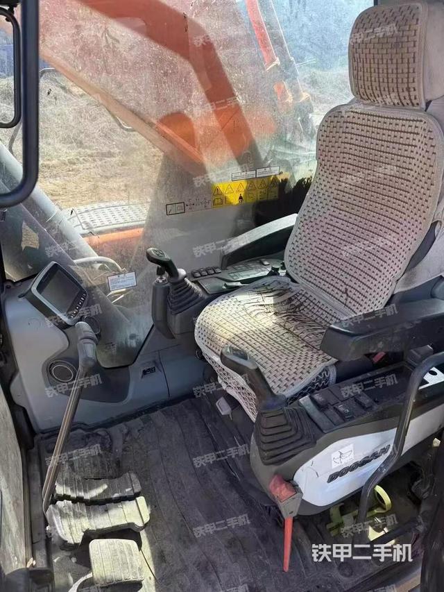 驾驶室整体（整机外观）