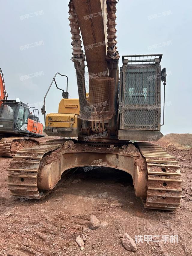 大臂油缸整體?豎拍（工作和回轉(zhuǎn)裝置）