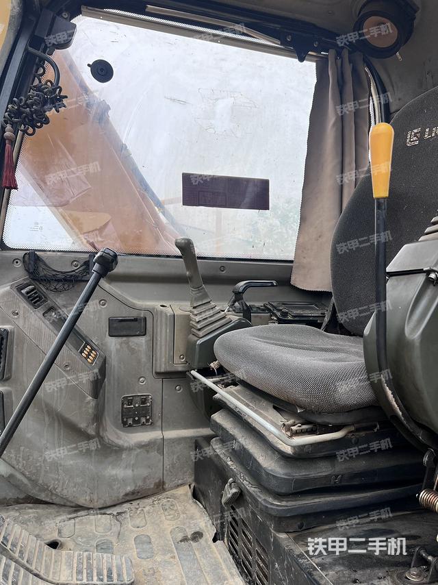 駕駛室整體（整機外觀）