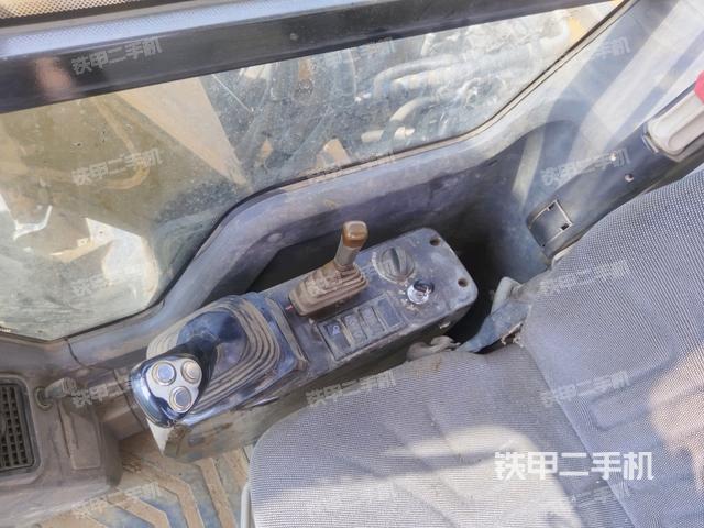 座椅左側控制臺/音響/含左手柄（駕駛室部分）