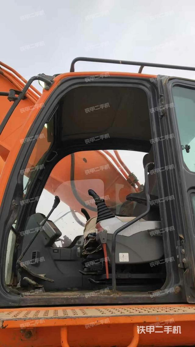 驾驶室整体（整机外观）