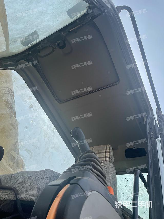 駕駛室頂部（整機(jī)外觀）