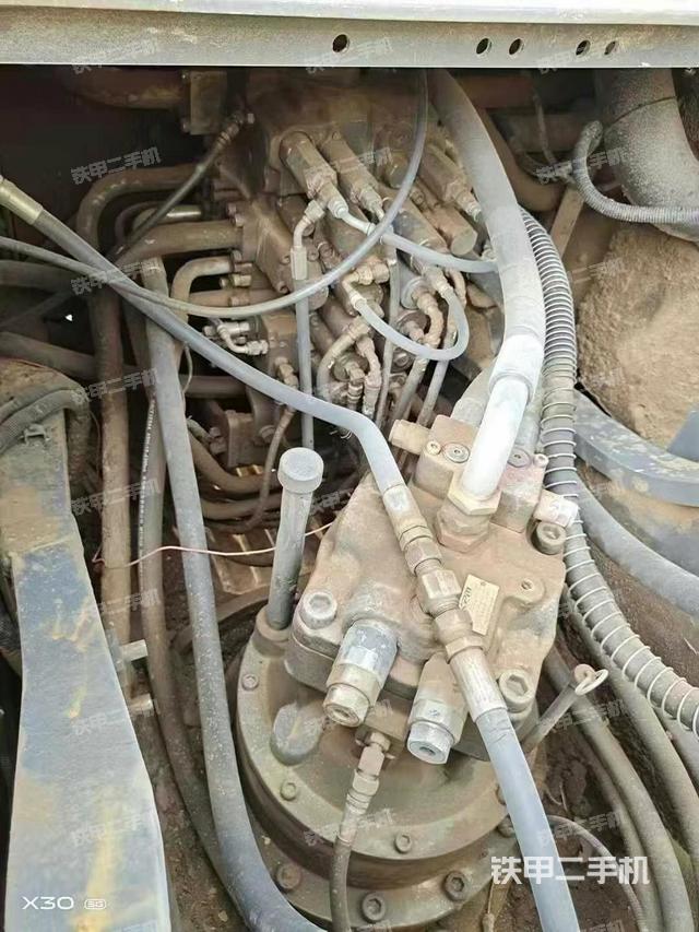 回轉(zhuǎn)馬達(dá)和主控閥(整機(jī)外觀) 回轉(zhuǎn)馬達(dá)和主控閥(整機(jī)外觀)