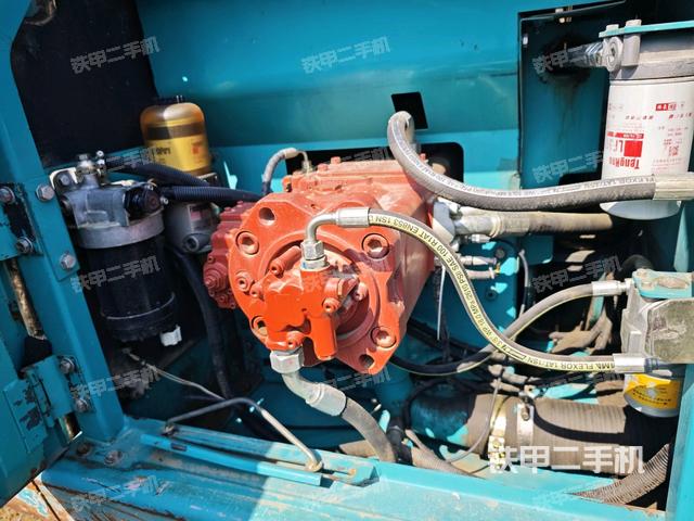 液壓泵艙室正面整體(整機(jī)外觀) 液壓泵艙室正面整體(整機(jī)外觀)