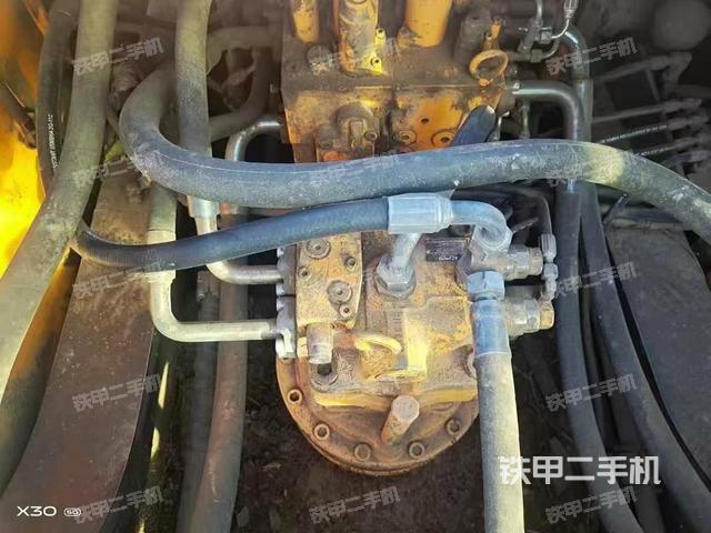 回轉(zhuǎn)馬達(dá)和主控閥(整機(jī)外觀) 回轉(zhuǎn)馬達(dá)和主控閥(整機(jī)外觀)