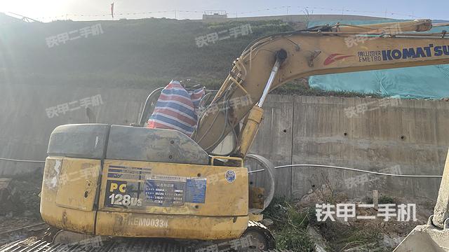 駕駛室頂部(整機(jī)外觀) 駕駛室頂部(整機(jī)外觀)