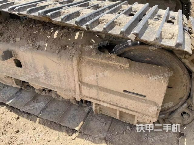 單側(cè)履帶整體(整機外觀) 單側(cè)履帶整體(整機外觀)