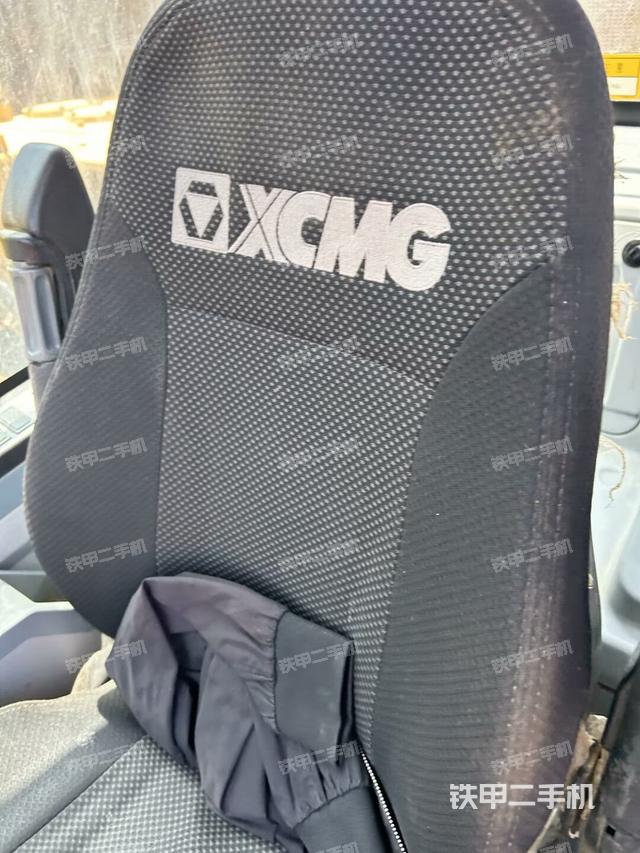 行走控制手柄和踏板?俯拍(駕駛室部分) 行走控制手柄和踏板?俯拍(駕駛室部分)