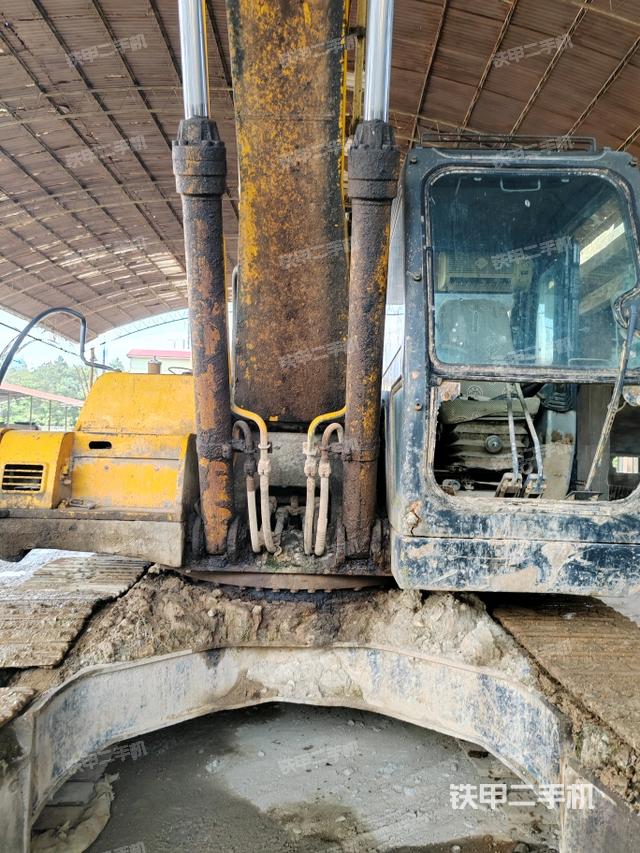 大臂油缸整體?豎拍（工作和回轉(zhuǎn)裝置）