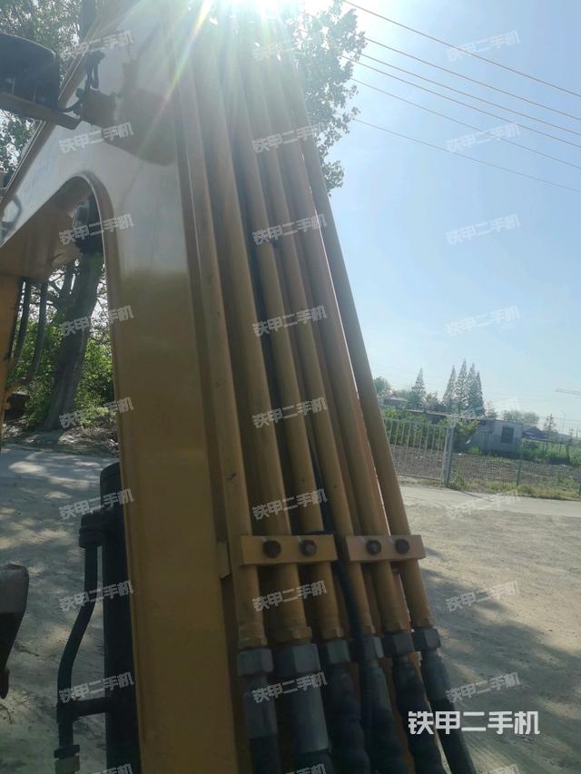 大臂背部俯視(工作和回轉(zhuǎn)裝置) 大臂背部俯視(工作和回轉(zhuǎn)裝置)