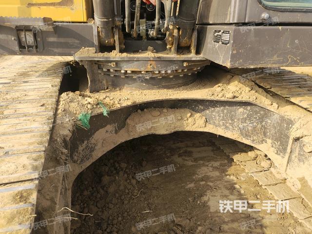 轉(zhuǎn)盤和下車架正前（工作和回轉(zhuǎn)裝置）