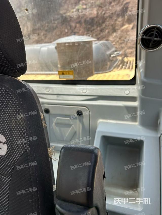 駕駛室左前45度(駕駛室部分) 駕駛室左前45度(駕駛室部分)