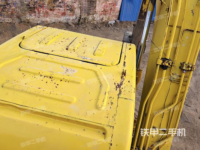 驾驶室顶部（整机外观）