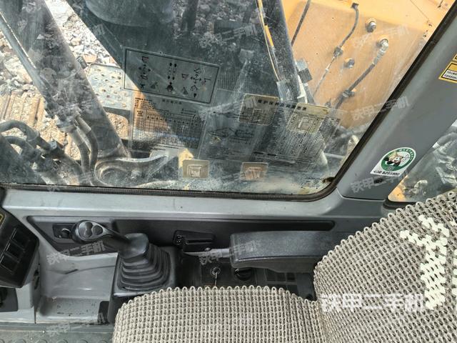 座椅右侧控制台/钥匙门/油门/含右手柄（驾驶室部分）