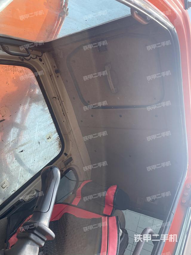 驾驶室顶部（整机外观）