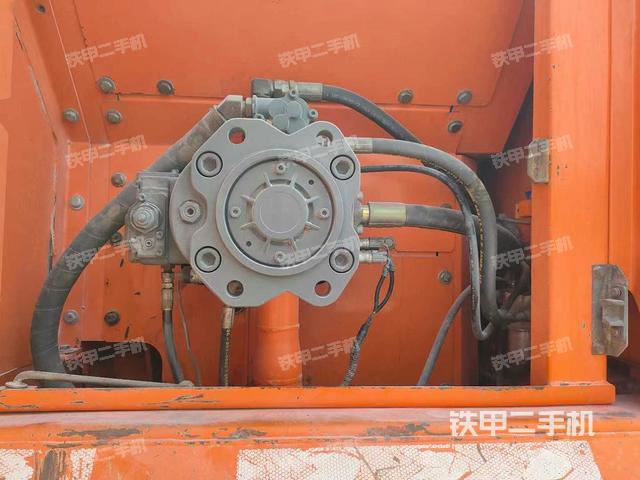 液壓泵艙室正面整體(整機(jī)外觀) 液壓泵艙室正面整體(整機(jī)外觀)