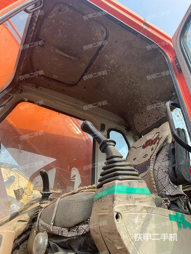 驾驶室顶部（整机外观）